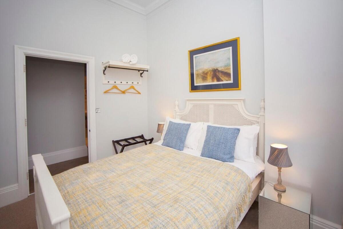 Stylish City Centre Apartment - Bath Esterno foto