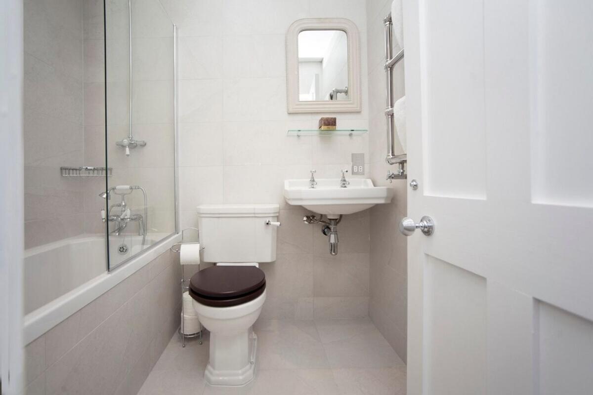 Stylish City Centre Apartment - Bath Esterno foto