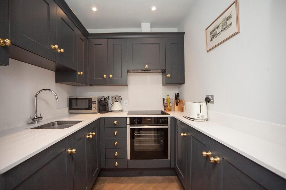Stylish City Centre Apartment - Bath Esterno foto