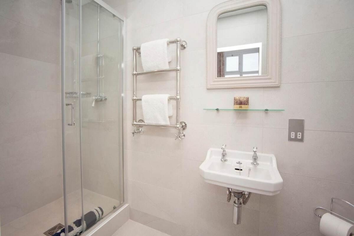 Stylish City Centre Apartment - Bath Esterno foto